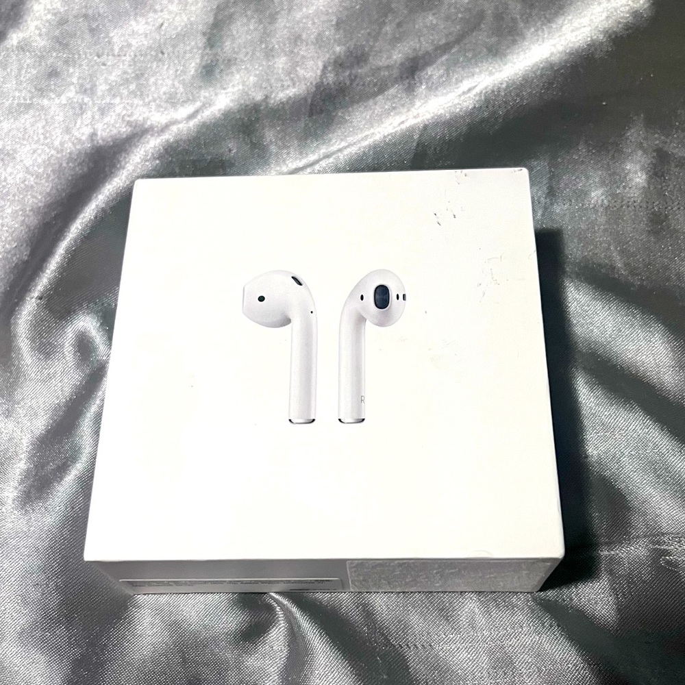 APPLE AUTHENTIC AIRPODS SECOND GEN BRAND NEW